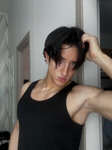 ChristianLevine_: Public ( 8 фото)