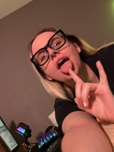 MAXXXTV Public Pic 2