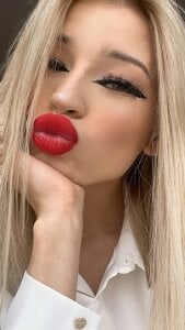 HollyTaillor I'm Crazy Pic 5