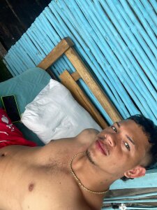 SantiHot_0 Public Pic 5