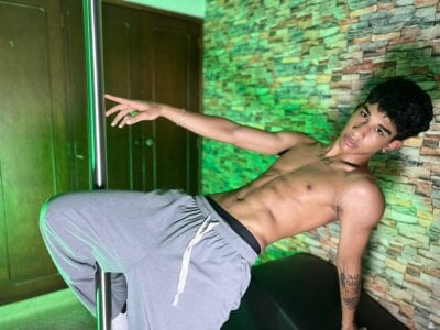 hares_mds: feeling like the mf green lantern lol🟢🗣️🔥 ( 5 фото)