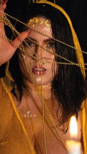 Karmilla_Rosse Sparkles🎄✨ Pic 4