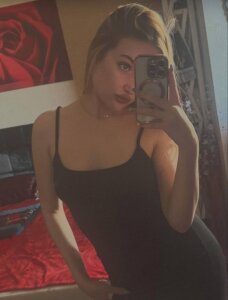 ChelseaBaker me for you slika 4