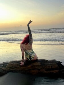 Sarah-Stoner Me in the beach again😛 รูป  8