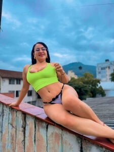 sophie-newtonBeing naughty outside? 👀图片 4