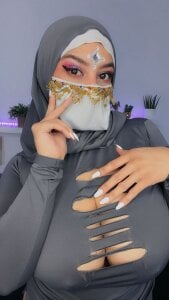 hana_falak Elegance wrapped in mystery. Pic 3