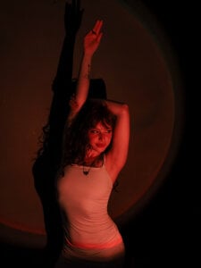 Velvet_Dreamss Between shadows and temptation... do you dare to imagine the rest? Poză 2