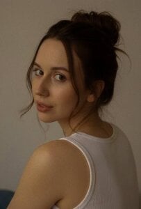 IsabelleDiorr a cute flower that needs to be taken care of зображення