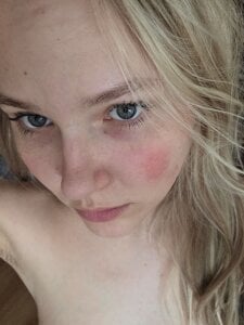 KarinRobertson Gravity Hình 3