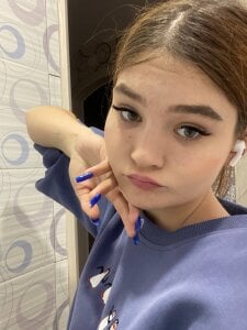 MiaMuurr About the people nearby Pic