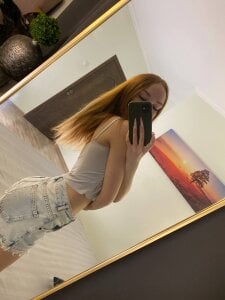 Ellie_Fors bby ass) Photo 4