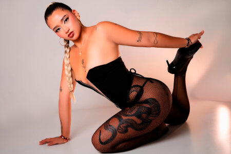 Bela_Jones Golden Desire 💦 Pic 9