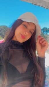 Anniie01 Public Pic 2