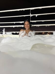 Jade_Thonson1 Can you help me bathe in my foamy bathtub? 👄😉 Immagine 