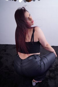 Mela_hotlyn_ Public Pic 3