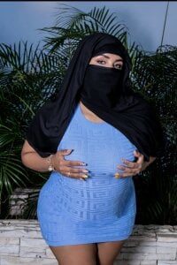 he elegant and naughty can inhabit the same body 😏👠 de kadira6_  3 photos