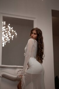 white and Me od PiquingOgalala  snímek