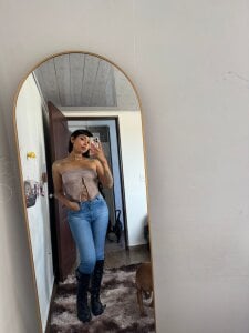 _Saraaparker_ Public Pic