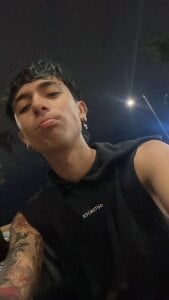 GYM? de Aiden_Rivers_  2 Imagens