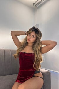 Hornyholly__ You like red? Pic 2