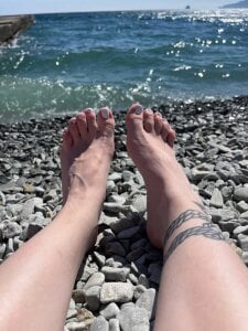 Felicia_Bri some pedicure Pic 4