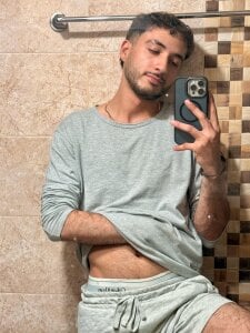 Chris_Tempt Public Pic 4