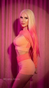 dana_more ורודה Foto