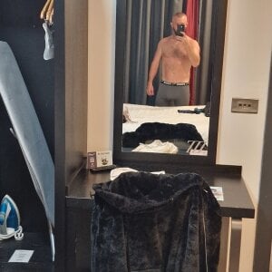 Roomzzz Chester de thor-macca42X  2 Imagens