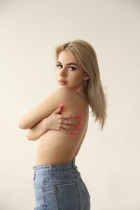 HornyAliss Public Pic