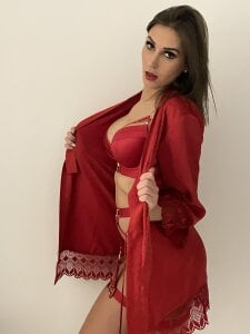 Laraashow Public Pic