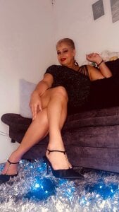 Lucy_Milf_68 merry christmas Pic 2