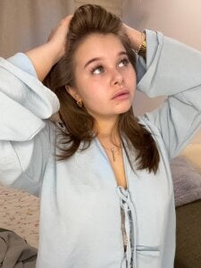 Anna_Nicol blue mood Pic 2