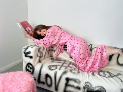 MadeleineWiliams Public зображення 8