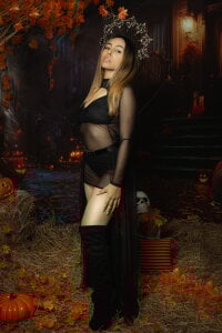 AMELIETARSON 👻Trick or kiss? you choose.🎃 Pic 2