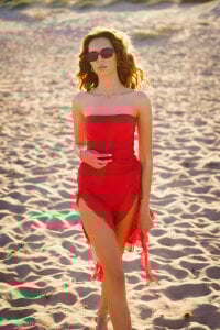 SophieArya Crimson Seduction by the Shore Pic 3