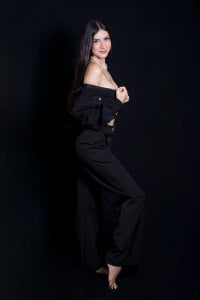 nia20_ 🖤 ​They say black goes with everything… including your desire?😏 Pic 5