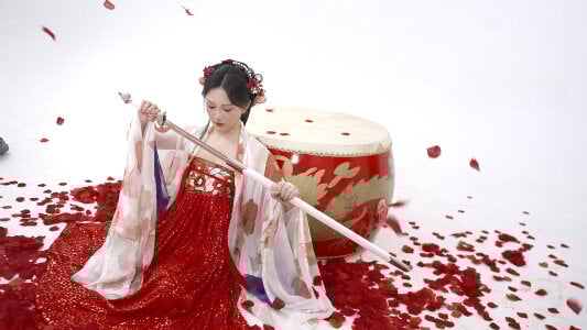 Shining-Elle Elle Pic 5