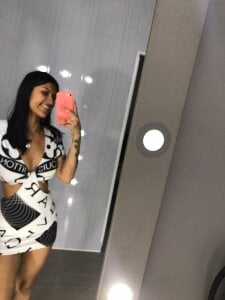 _18_laura Public Pic 4