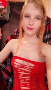 Rosieneko red room Pic 3