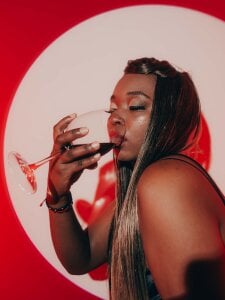 BURGUNDY RED AND TASTY LIKE WINE od Charlotte__Brown_  snímek