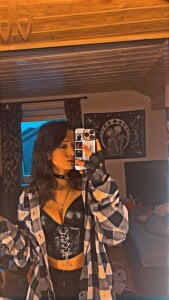 Alice-Monroe: Public ( 6 фото)