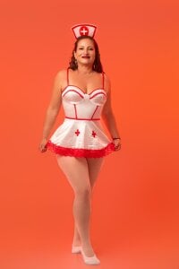 Sexy-Woman-Mature Enfermera Pic 3