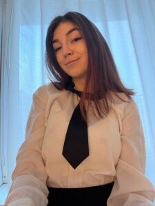 AlveraFavila I'm skipping school Pic 2