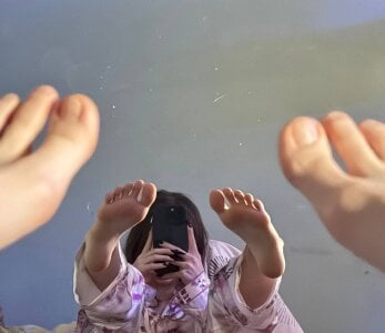 EdgedPale for feet lovers <3 Pic 2