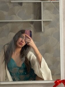 ShaeHeeter: 👄😝 ( 2 фото)