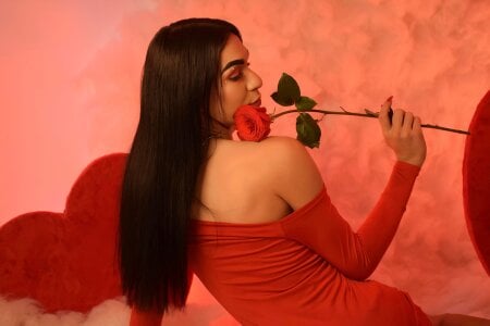 Mia_thompson_19 Happy Valentine's Day, my beautiful people. ❤️ Pic 2