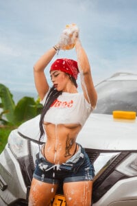 Janediazz washing cars Pic 2