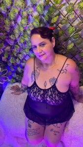 laura_riley sexy mature💚🍃 Pic