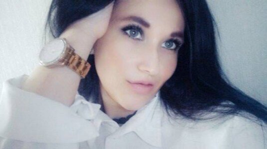 Bianca_Glorious Public Pic 5