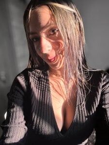 MOLLY4444 Public Pic 5